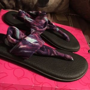 Sanuk flip flop